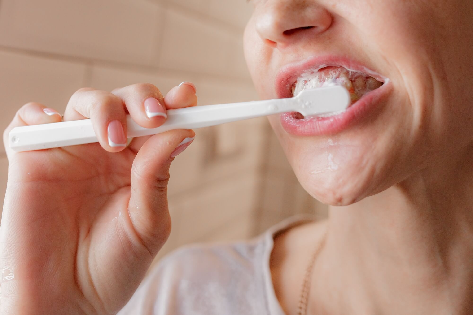 cepillarse los dientes en exceso